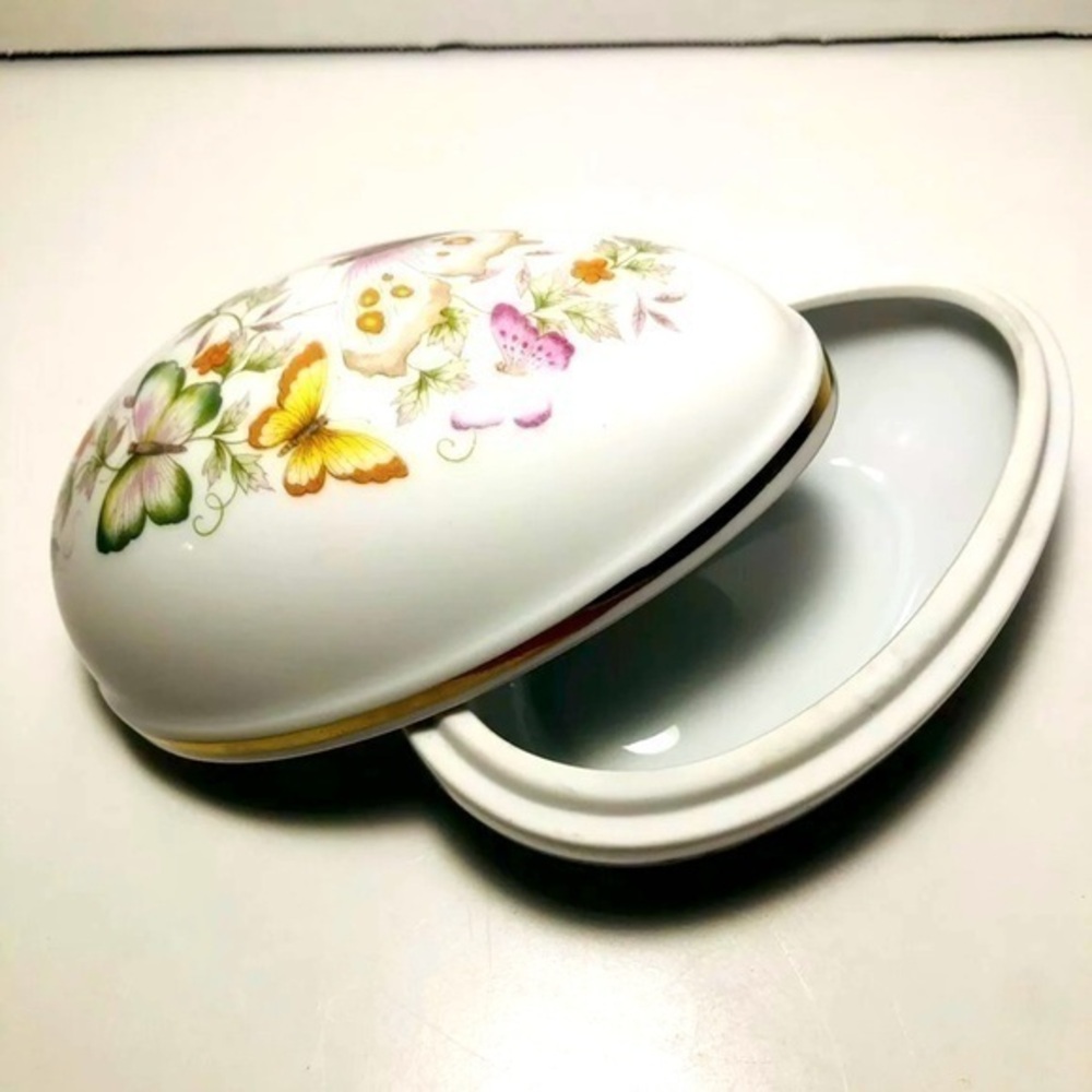 Vintage 1979 Avon Fine Porcelain Egg Trinket Box 22K Gold Accents